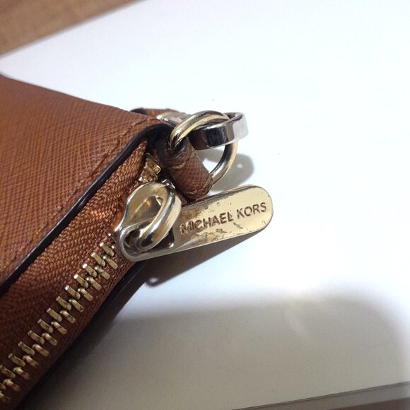 Michael Kors Brown Leather Gold Logo Hardware Minimalist Fall All Season Wallet - Picture 6 of 8